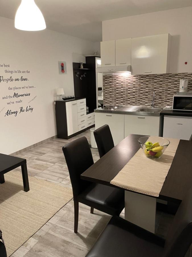 Apartments Antisa Baska Voda Luaran gambar